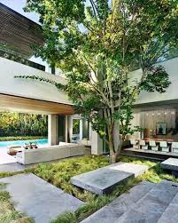 สวนกลางบ้าน