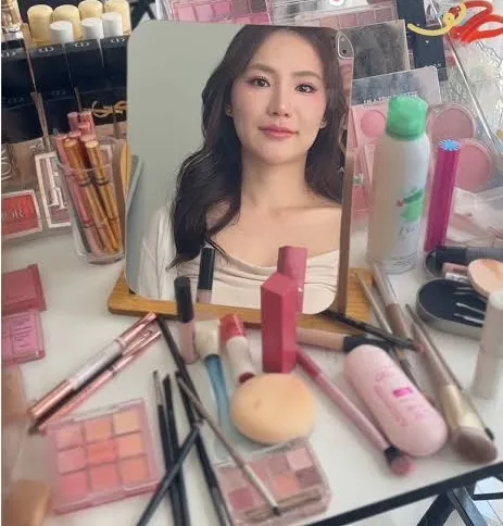 ดารา av เช็คหน้ากับกระจก