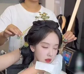 นักแสดง AV แต่งหน้าทำผม
